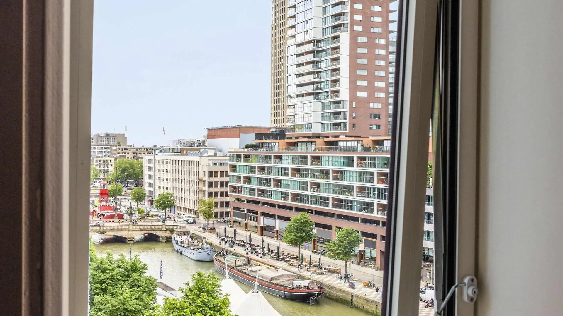 Ibis Rotterdam City Centre 3*,